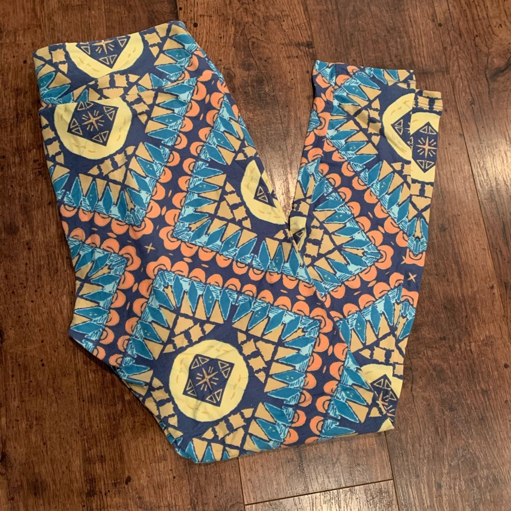 LuLaRoe Tall & Curvy Leggings